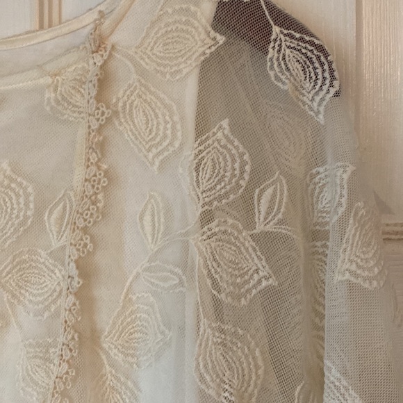 Lace wide arm blouse - Picture 4 of 4